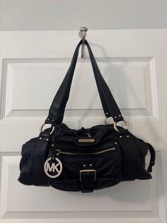 Michael Kors Handbags - VTG Michael Kors Black Pebble Leather Shoulder Satchel w/Gold accents pockets